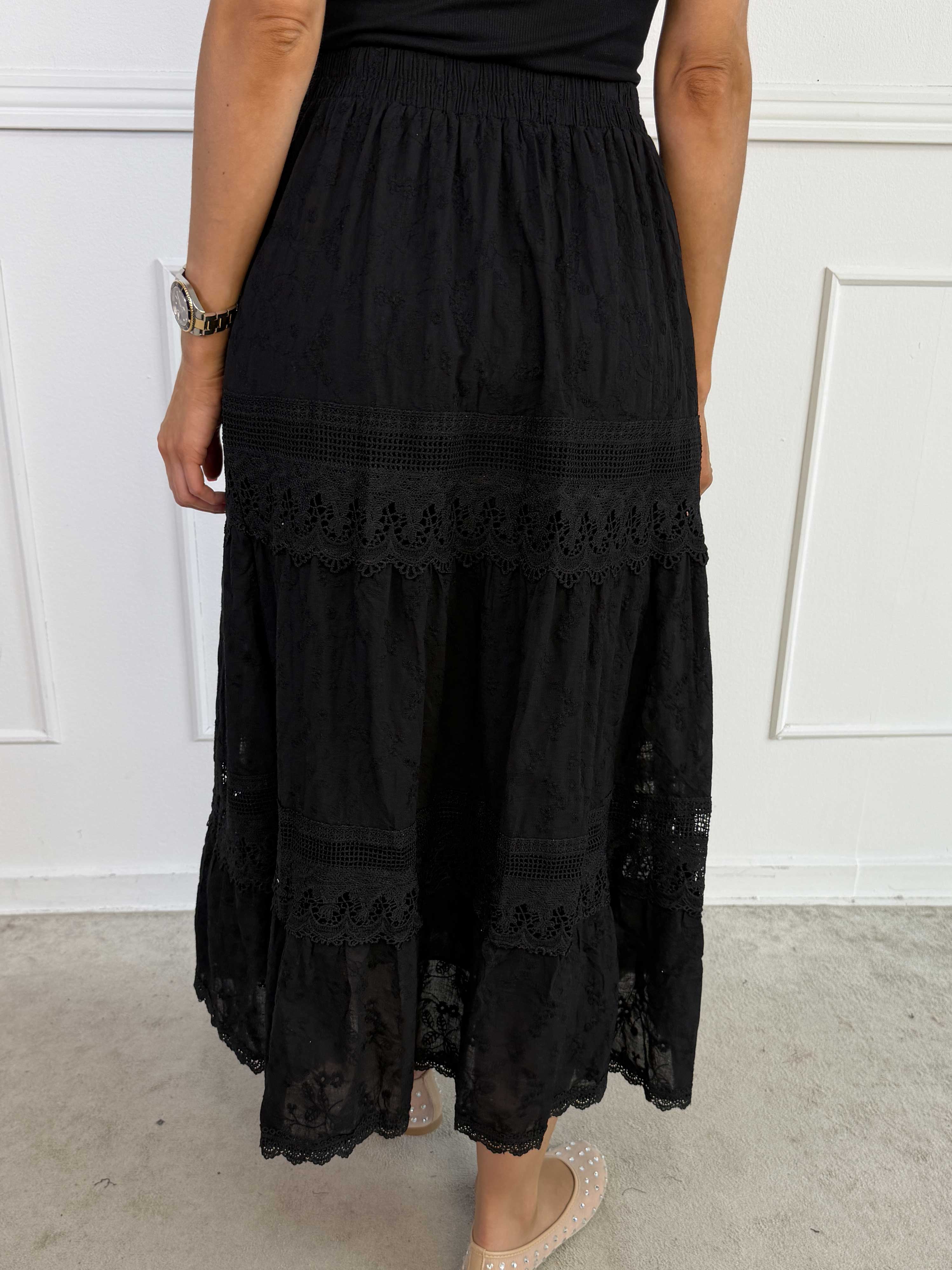 Aspen - Lang nederdel i blød bomuld med broderede detaljer